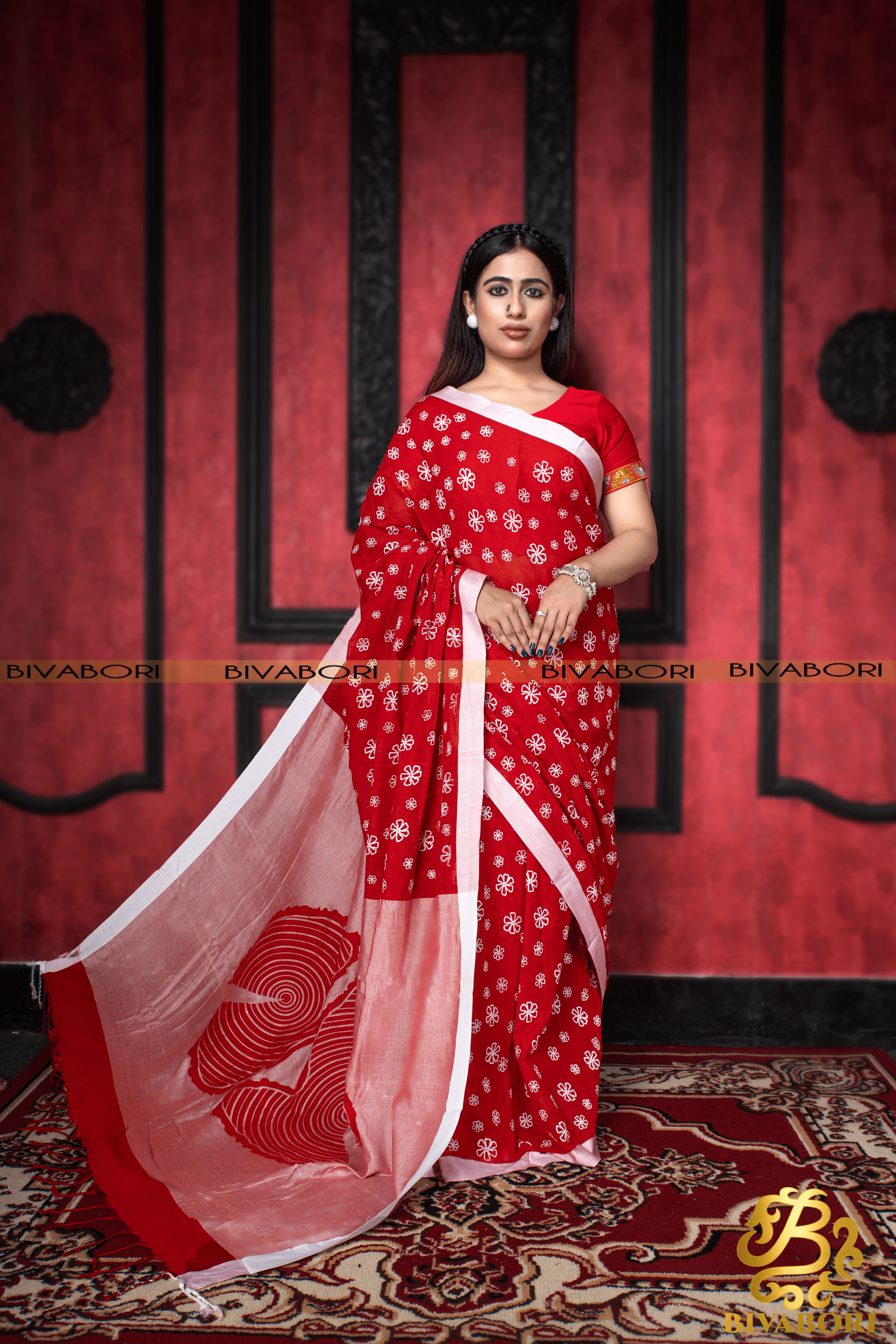 শিউলি মোটিফ শাড়ি