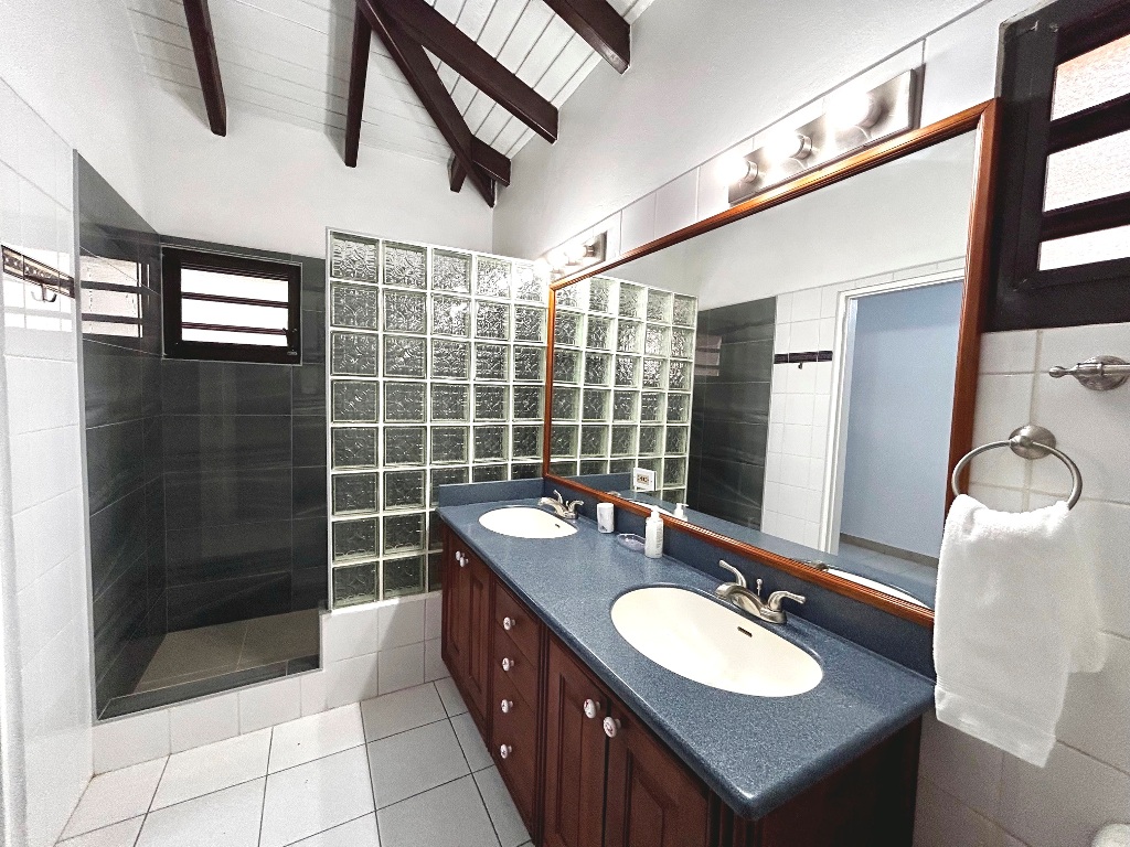 Utropia listings image: 2 bedroom ocean view apartment for rent, sint maarten, pelican key 15.jpeg