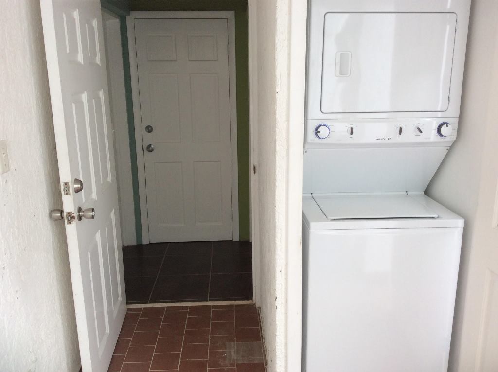 Utropia listings image: for rent studio apartment, st. maarten, cupecoy 12.jpg