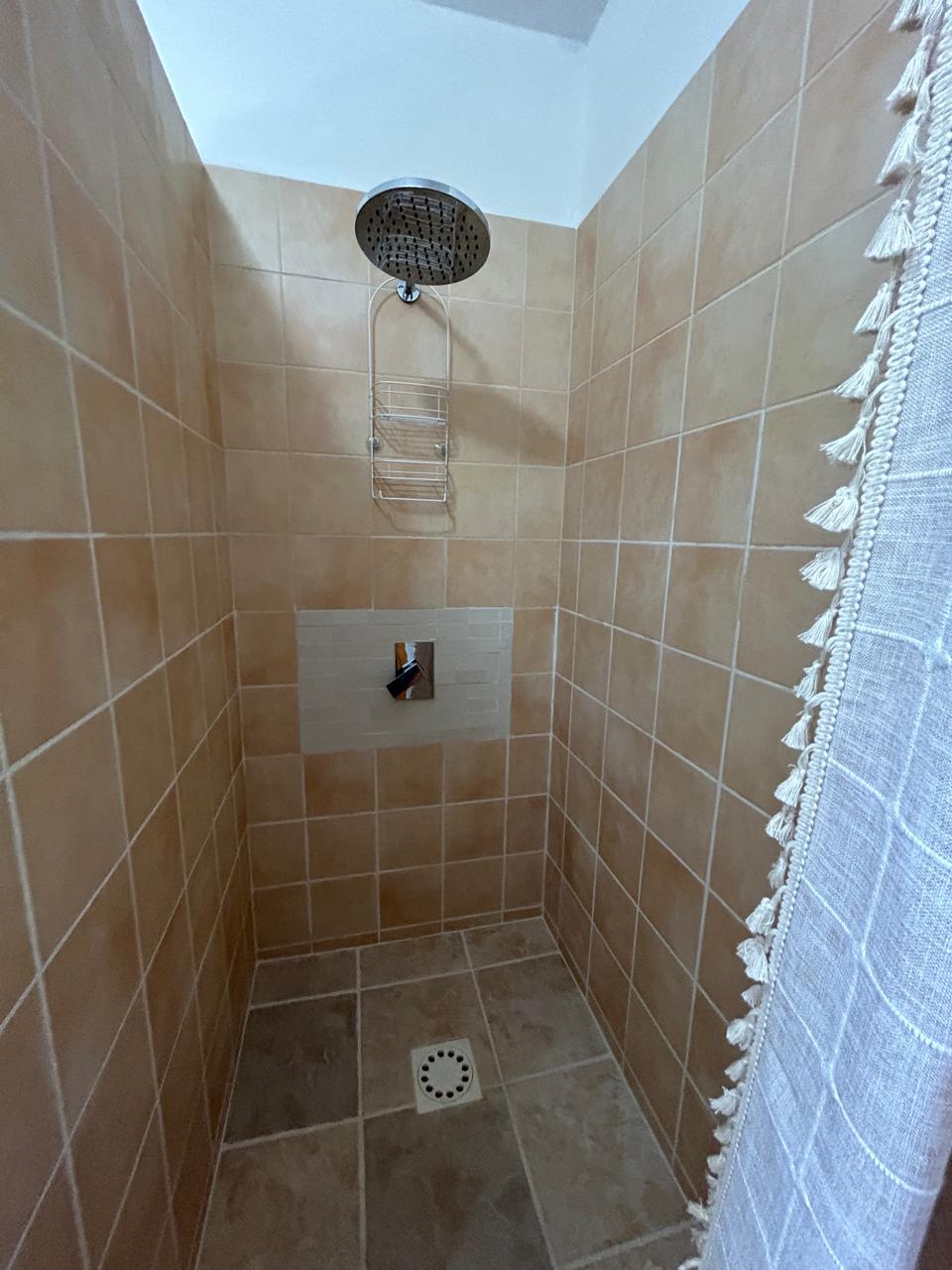 Utropia listings image: self contained shower.jpg
