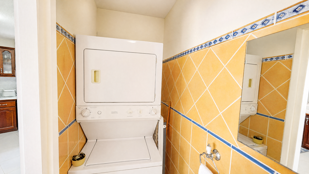 Utropia listings image: for sale in gated community of Palm Beach, sint maarten, simpson bay 24.png