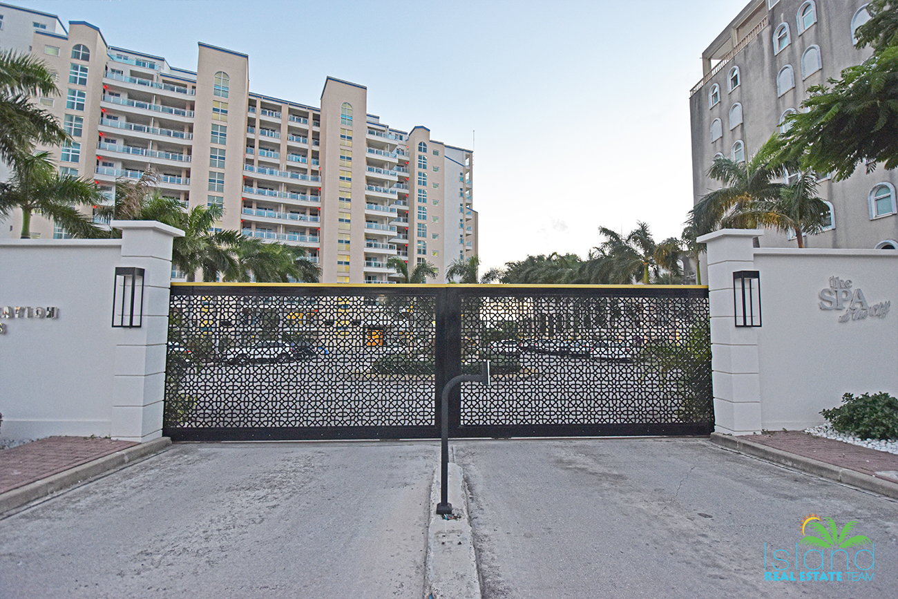 Utropia listings image: for sale, 4 bedroom 4.5 bath beach front condo, sint maarten, cupecoy 17.jpg