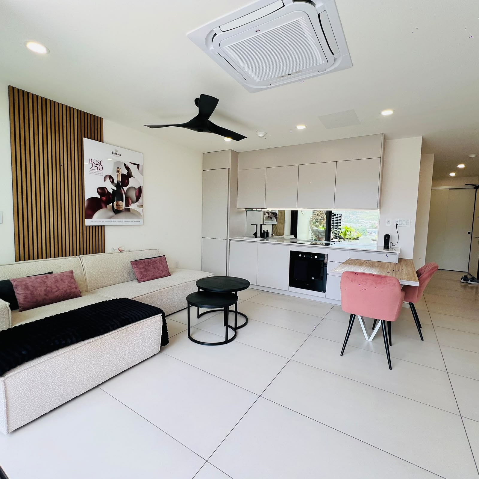 Utropia listings image: fo sale 1 bedroom furnished condo, st. maarten, simpson bay 7.jpg