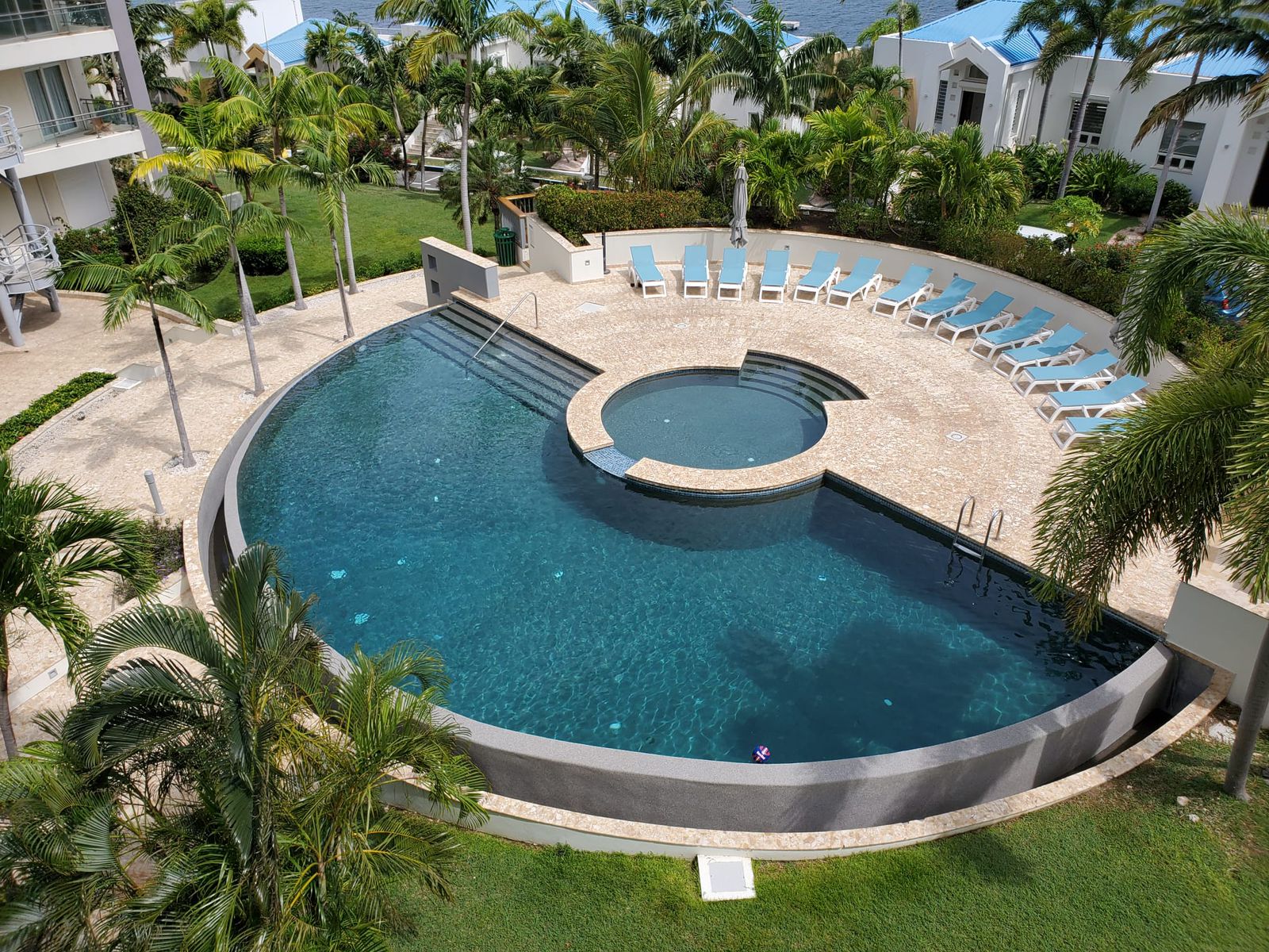 Utropia listings image: for sale, 1 bedroom, 1.5 bath ocean view condo, sint maarten, maho 21.JPG