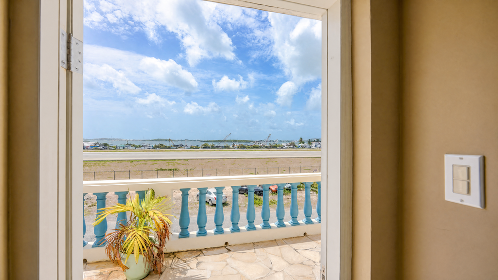 Utropia listings image: for sale in gated community of Palm Beach, sint maarten, simpson bay 25.png