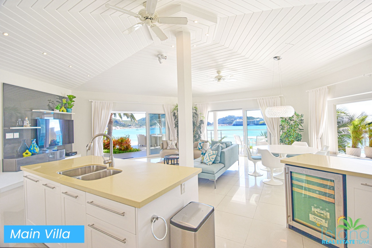 Utropia listings image: 6. main-villa-ocean-front-estate-7.jpg