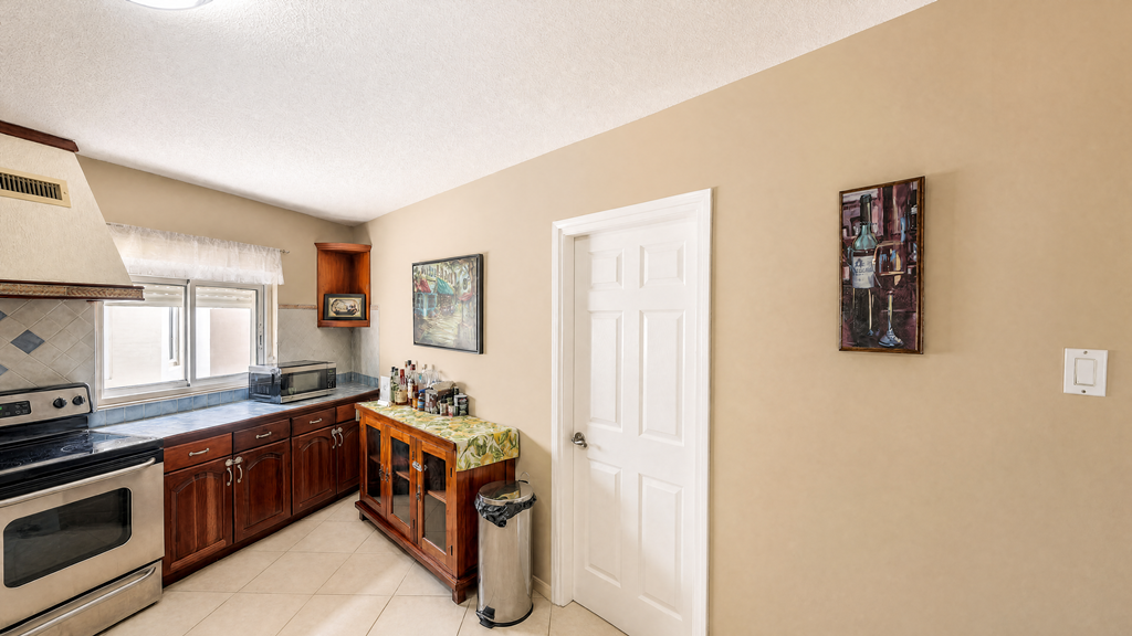 Utropia listings image: for sale in gated community of Palm Beach, sint maarten, simpson bay 10.png