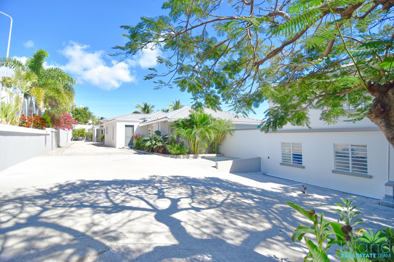 Utropia listings image: 3. general-photos-ocean-front-estate-3.jpg