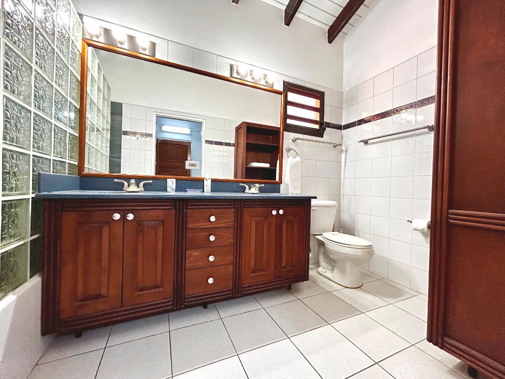 Utropia listings image: 2 bedroom ocean view apartment for rent, sint maarten, pelican key 14.jpeg