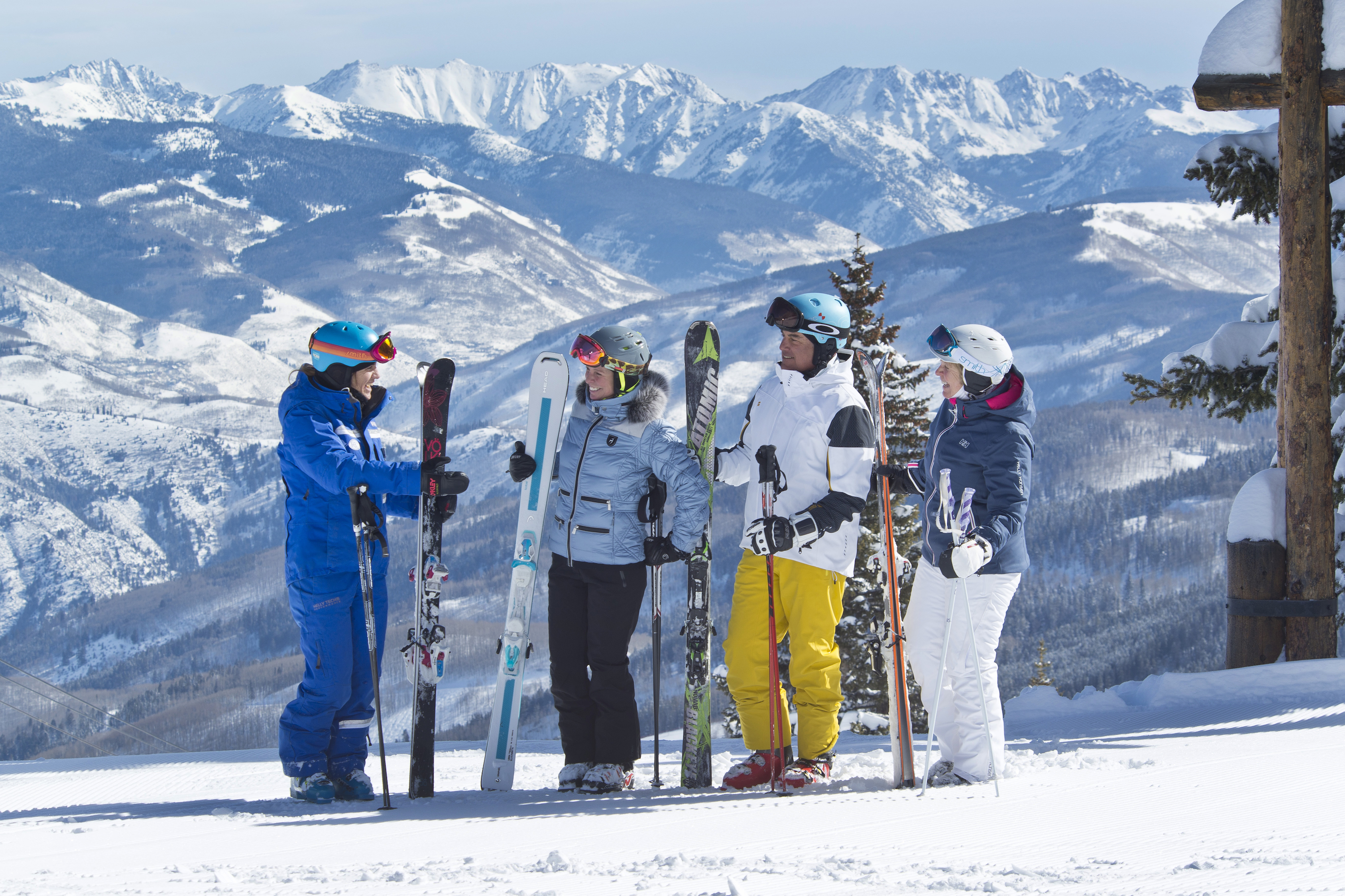 Team building activity: ❄️ Guided Ski Adventure in the Mountains