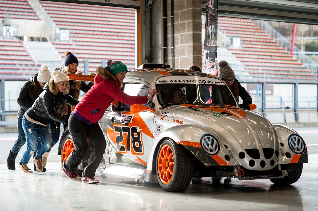 Team building activity: 🏁 Outdoor Racing Adventure: Feel the Rush!