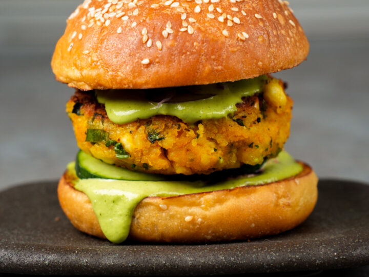 Veg Cheese or Tandoori Paneer or Noodle Burger + Pop image
