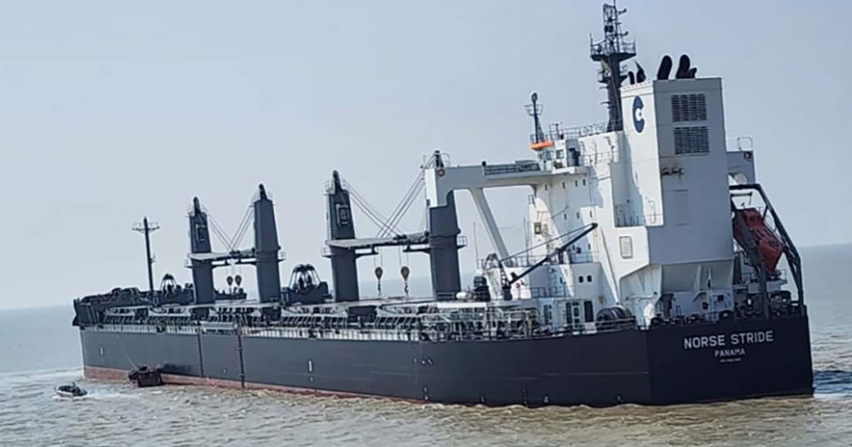 যুক্তরাষ্ট্র থেকে গম নিয়ে চট্টগ্রাম বন্দরে জাহাজ