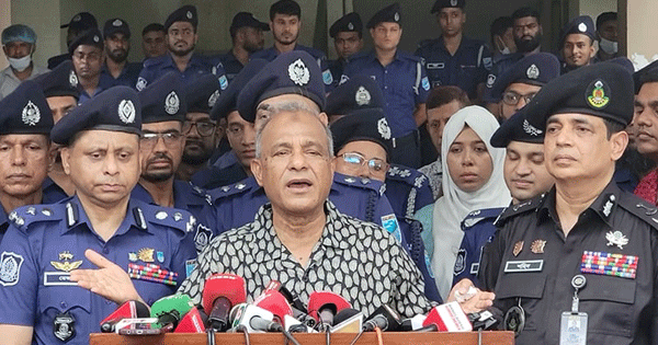 নির্বাচনের আগেই অবৈধ অস্ত্র উদ্ধার করা হবে: স্বরাষ্ট্র উপদেষ্টা