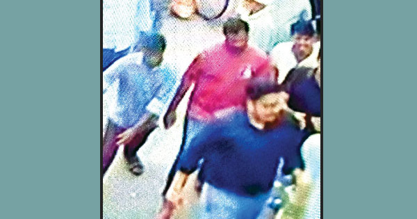 ছিনতাইকারী নিয়ে গেল বেতনের পুরো টাকাটা