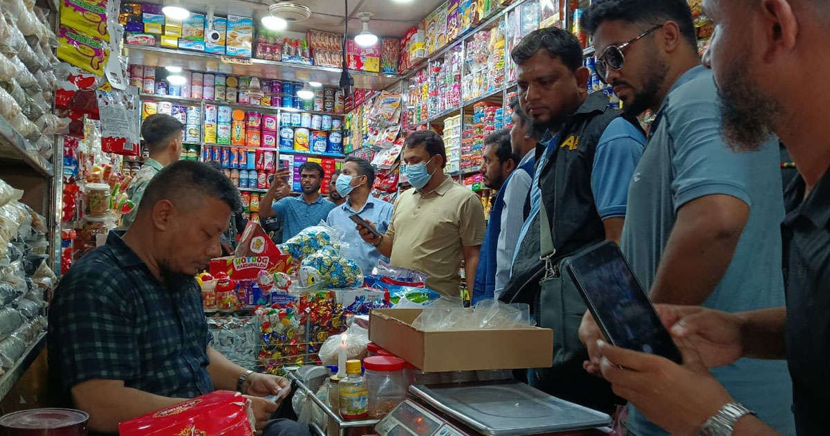 রিয়াজউদ্দিন বাজারে নকল প্রসাধনী ও শিশুখাদ্যে ভরপুর
