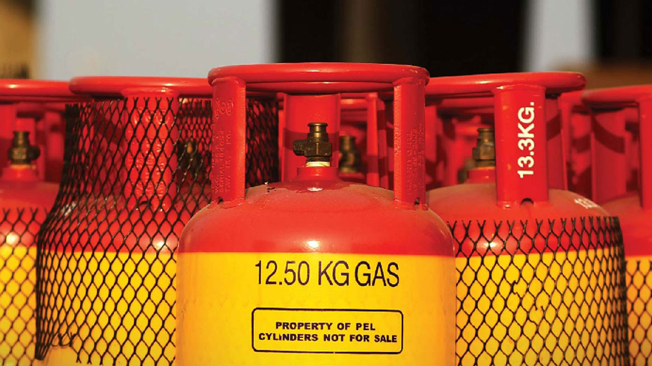 ১২ কেজি এলপিজি সিলিন্ডারের দাম কমলো