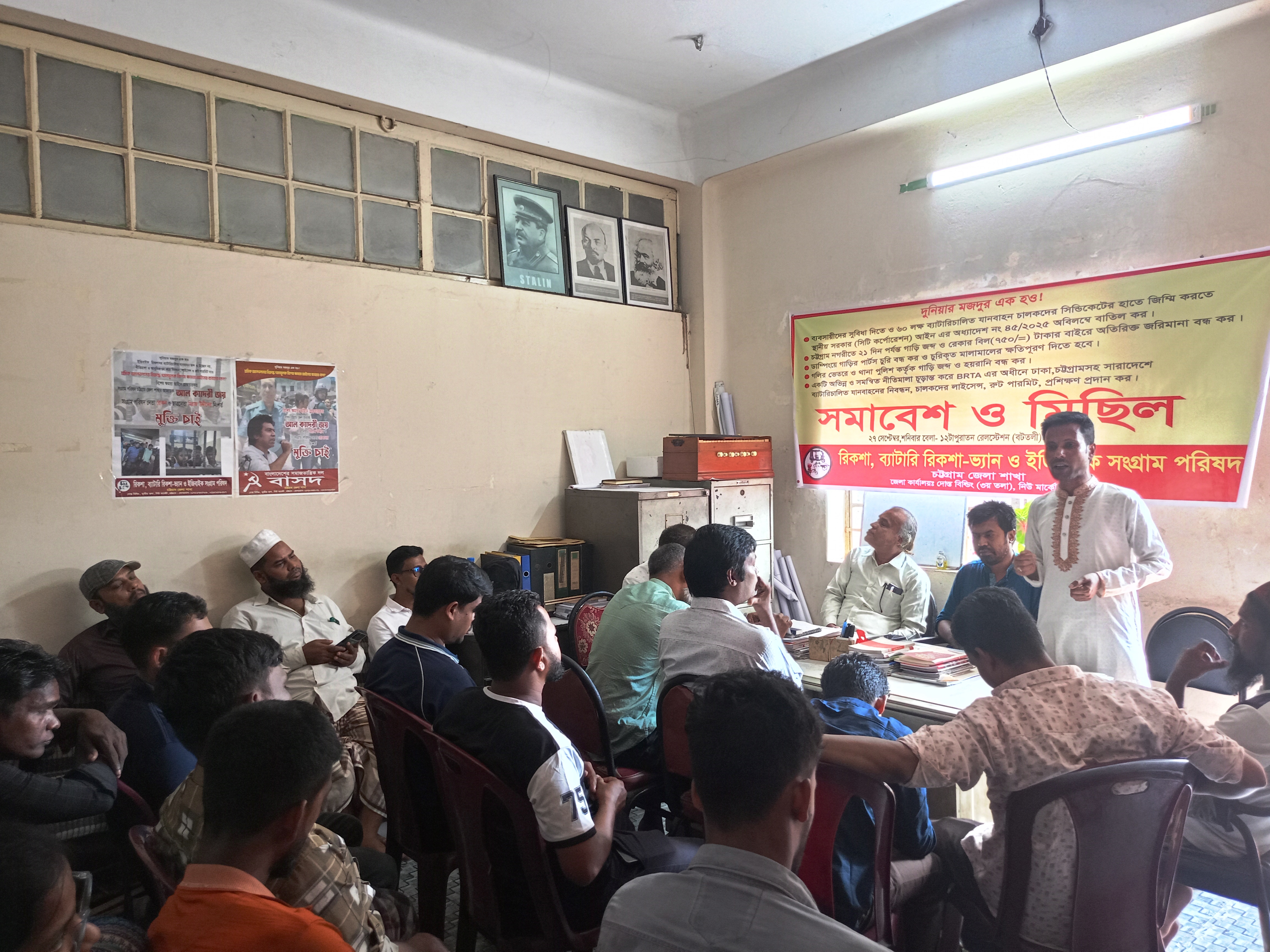 ইজিবাইক সংগ্রাম পরিষদের সমাবেশে পুলিশের বাঁধায় নিন্দা