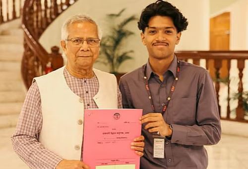 সাগর–রুনির ছেলের কাছে প্লটের দলিল হস্তান্তর করলেন প্রধান উপদেষ্টা